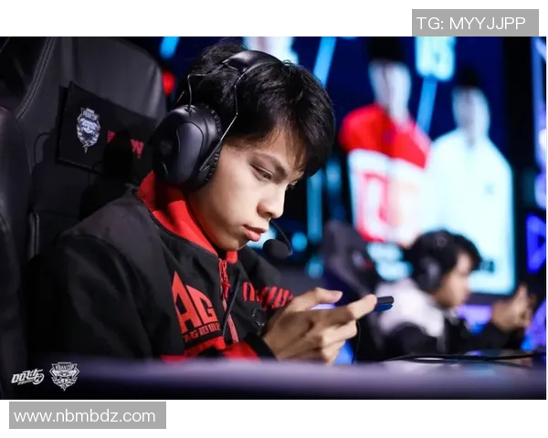 TES在S15电竞总决赛挑战者杯中以100分领跑积分榜展现强劲实力